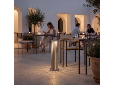 Helira: Modern Solar Lamp for Patio & Garden