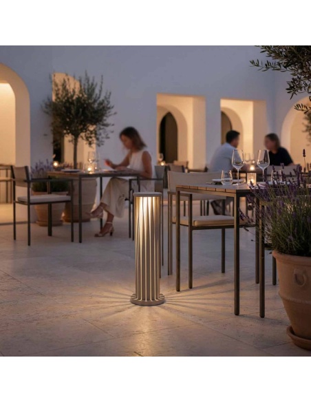 Helira: Modern Solar Lamp for Patio & Garden