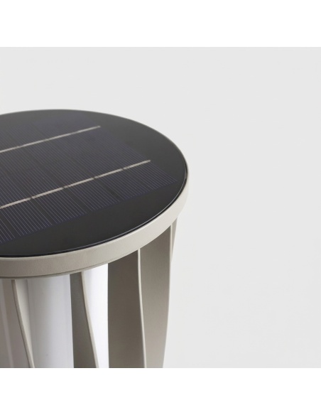 Helira: Modern Solar Lamp for Patio & Garden