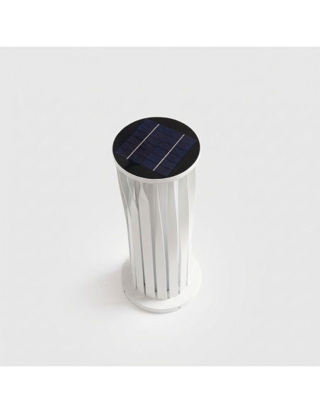 Helira: Modern Solar Lamp for Patio & Garden