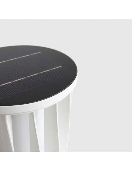 Helira: Modern Solar Lamp for Patio & Garden