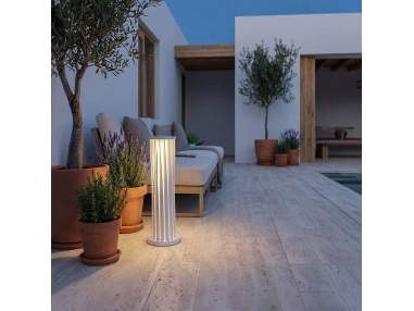 Helira: Modern Solar Lamp for Patio & Garden