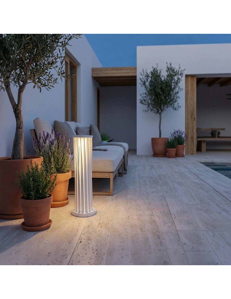 Helira: Modern Solar Lamp for Patio & Garden