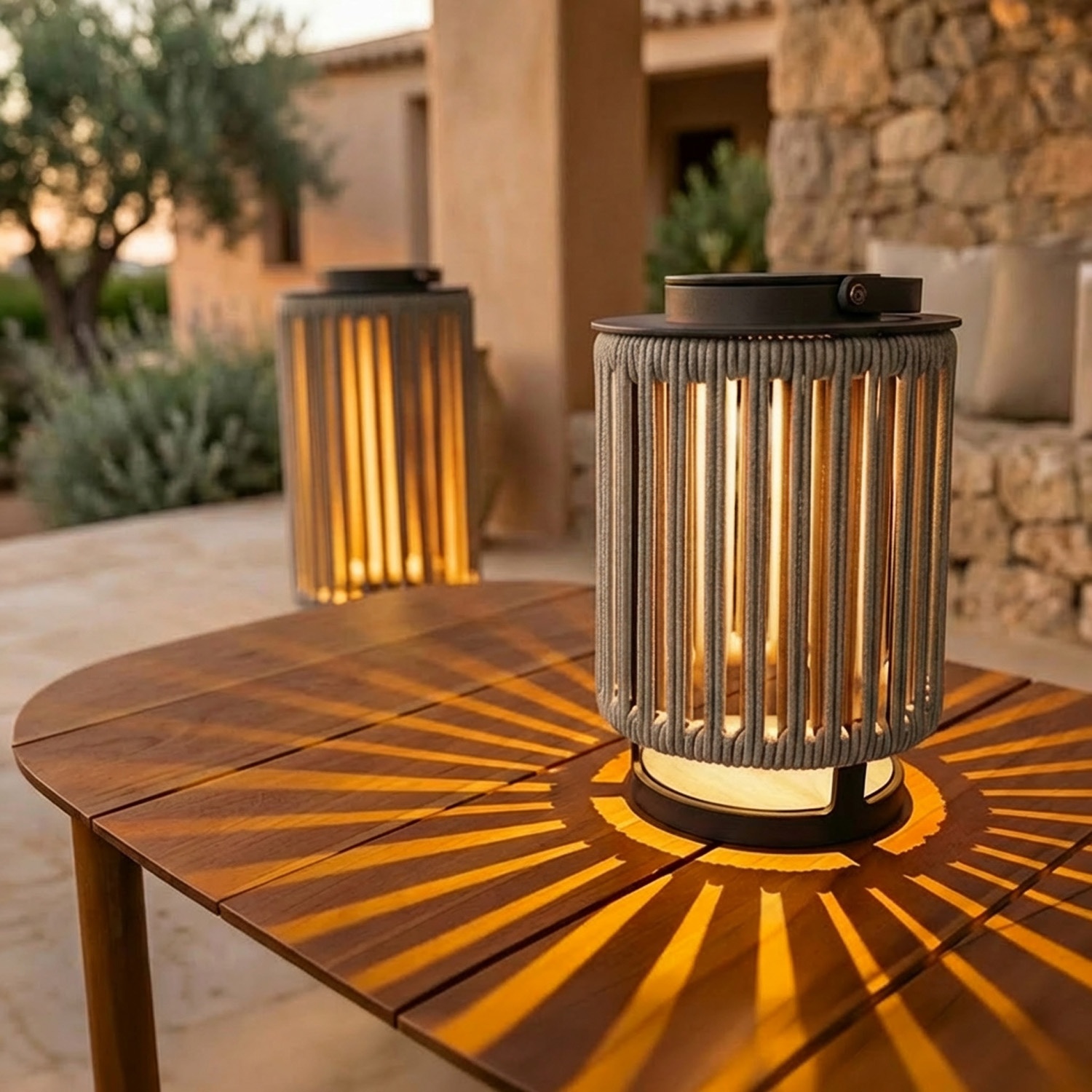 Marinea: Outdoor Lamp in Braided Rope