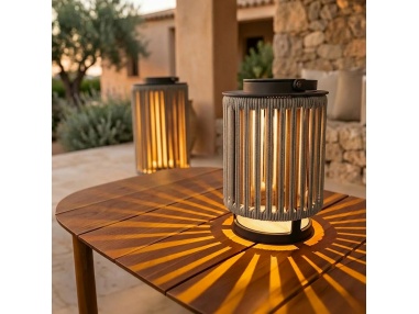 Marinea: Outdoor Lamp in Braided Rope