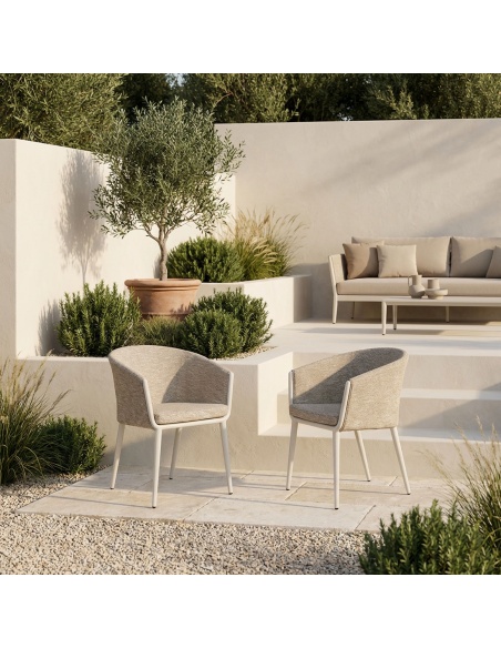 Mitara: Outdoor Dining Armchair in Solution-Dyed Fabric
