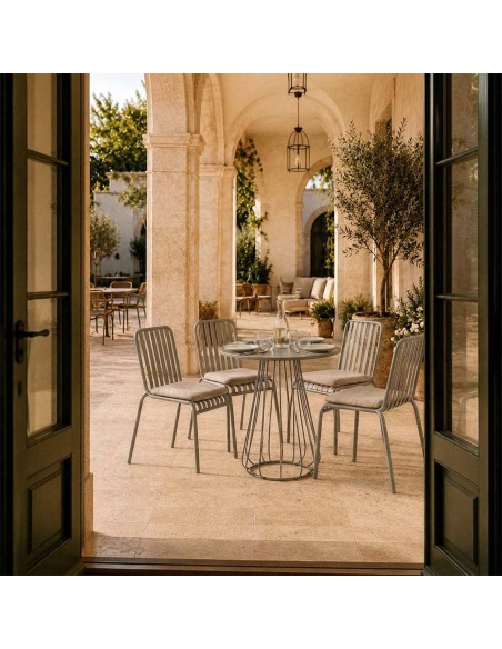 Forgya: Set of 4 Iron Outdoor Chairs with Vertical Slats