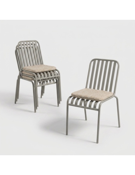 Forgya: Set of 4 Iron Outdoor Chairs with Vertical Slats