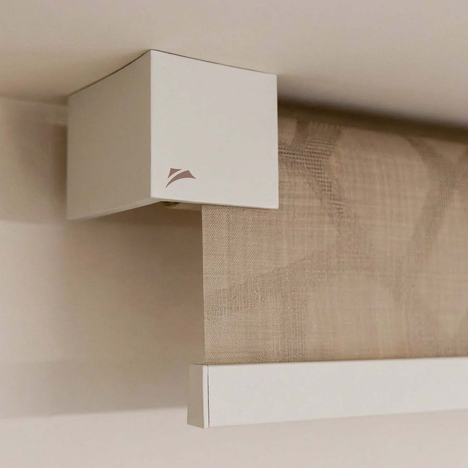 Tenda a rullo con piastra dal design morbido