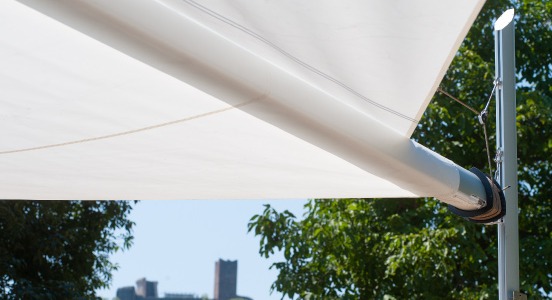 CoR 2.0 - the motorized roll-up shade sail for restaurants