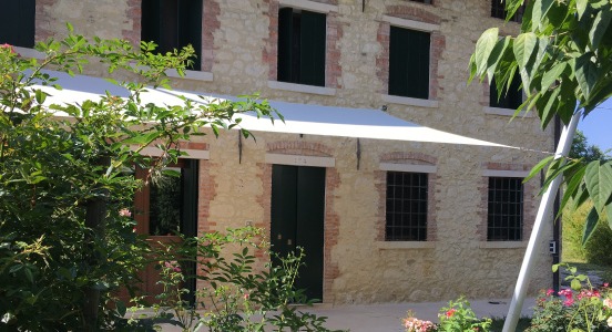 EasyShade sail shade and Alu-SimplE poles installed in a private villa